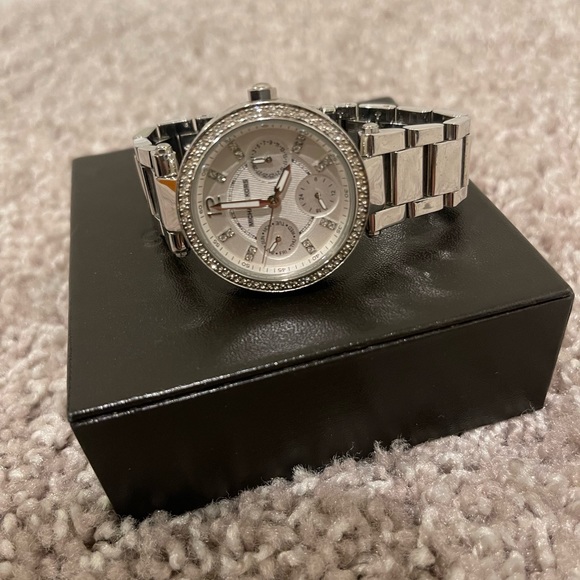 Michael Kors MK5615 Parker Multi-Function Silver Ladies Watch - Picture 8 of 12